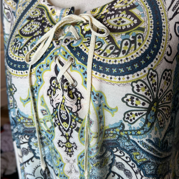 Live and Let Live Tunic Size L Green and Blue Print Asymmetrical Hem Tie Front - Picture 2 of 7